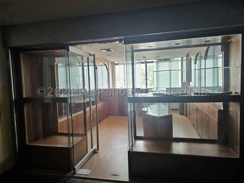 Comercial (Local Comercial) en Venta en Parroquia Catedral, Distrito Metropolitano - 3