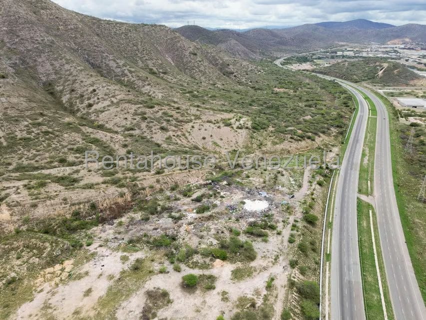 Terreno (Industrial) en Venta en Zona Industrial 2, Lara - 2