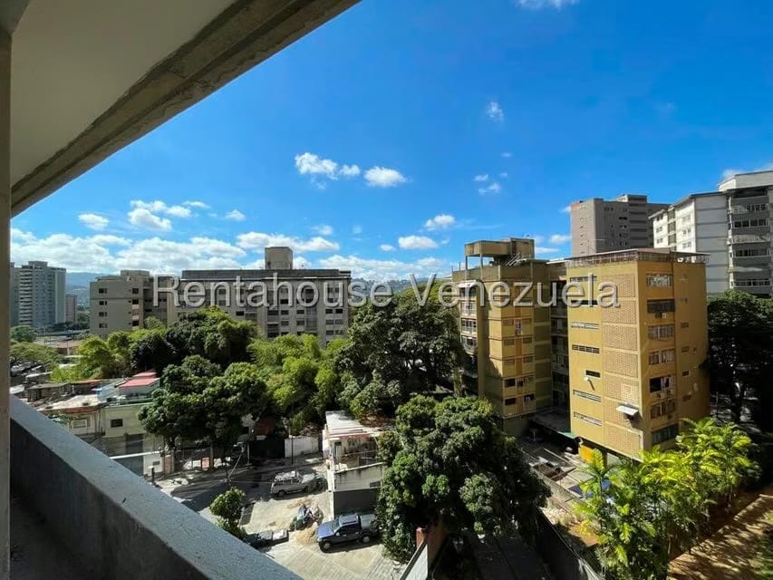 Apartamento (1 Nivel) en Venta en Los Dos Caminos, Distrito Metropolitano - 11