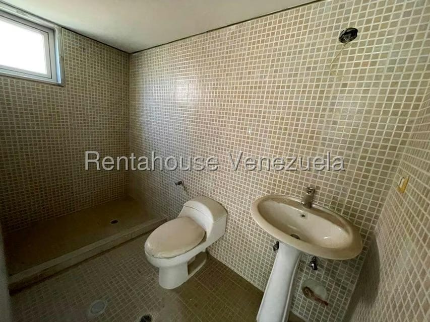 Apartamento (1 Nivel) en Venta en Los Dos Caminos, Distrito Metropolitano - 17