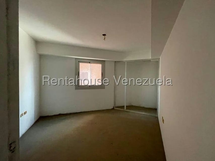 Apartamento (1 Nivel) en Venta en Los Dos Caminos, Distrito Metropolitano - 20