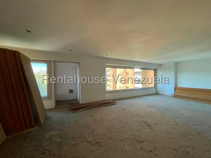 Apartamento (1 Nivel) en Venta en Los Dos Caminos, Distrito Metropolitano - 3
