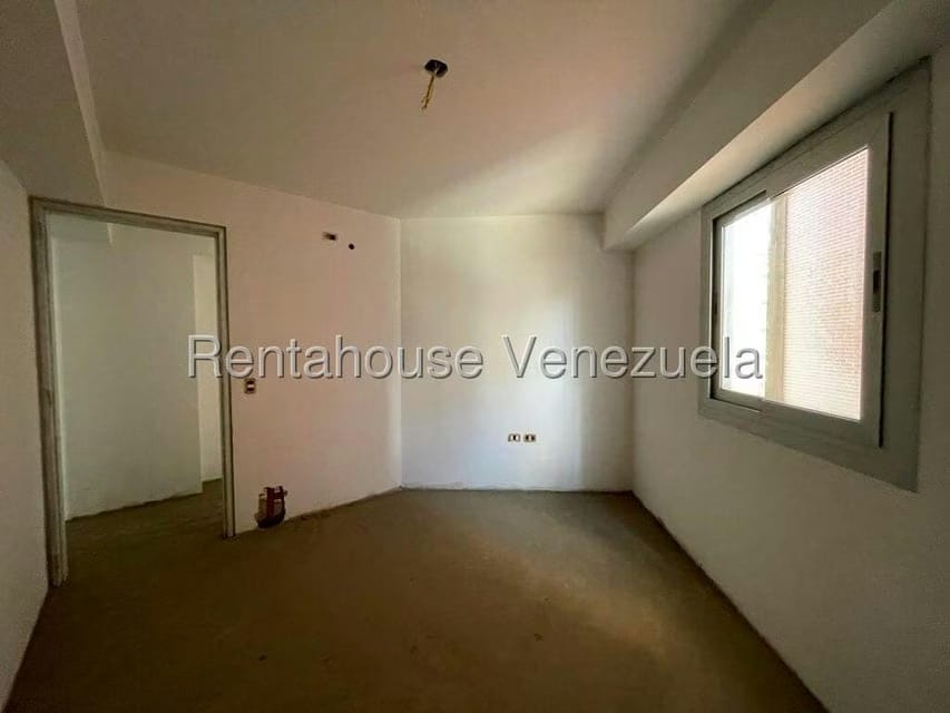Apartamento (1 Nivel) en Venta en Los Dos Caminos, Distrito Metropolitano - 21