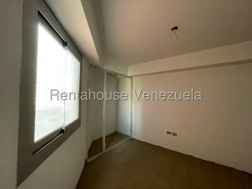 Apartamento (1 Nivel) en Venta en Los Dos Caminos, Distrito Metropolitano - 22