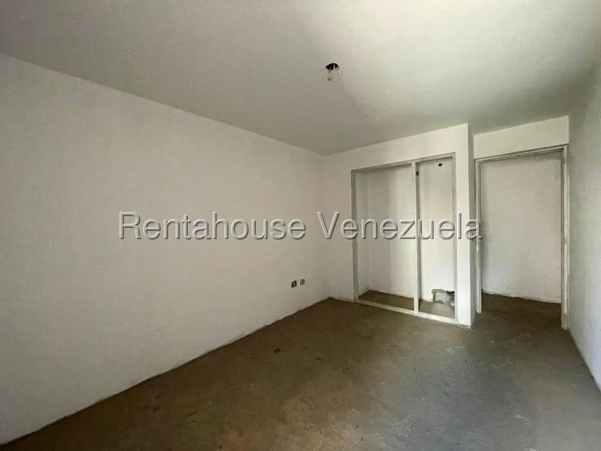 Apartamento (1 Nivel) en Venta en Los Dos Caminos, Distrito Metropolitano - 24