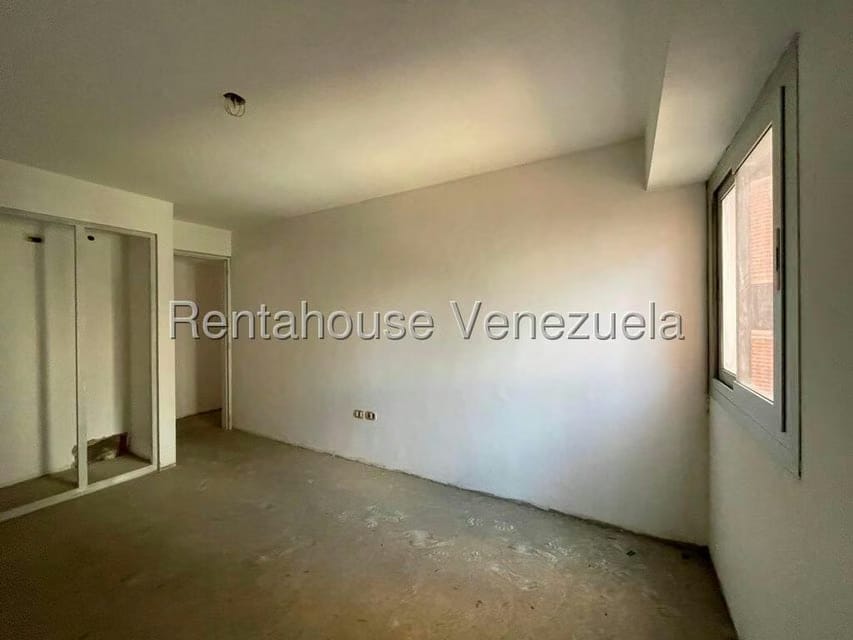 Apartamento (1 Nivel) en Venta en Los Dos Caminos, Distrito Metropolitano - 25