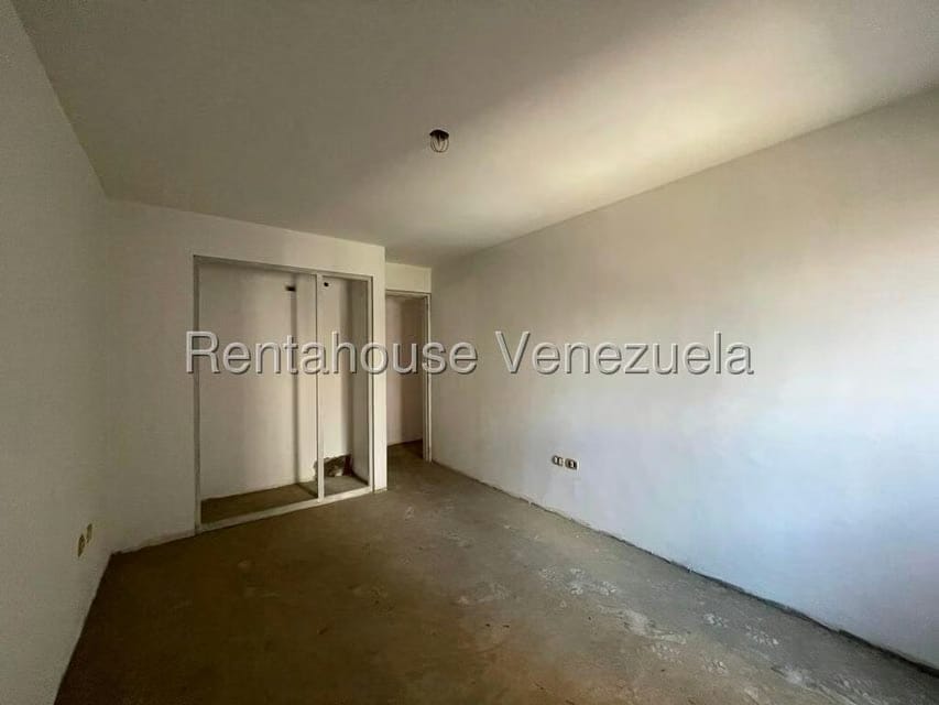 Apartamento (1 Nivel) en Venta en Los Dos Caminos, Distrito Metropolitano - 26