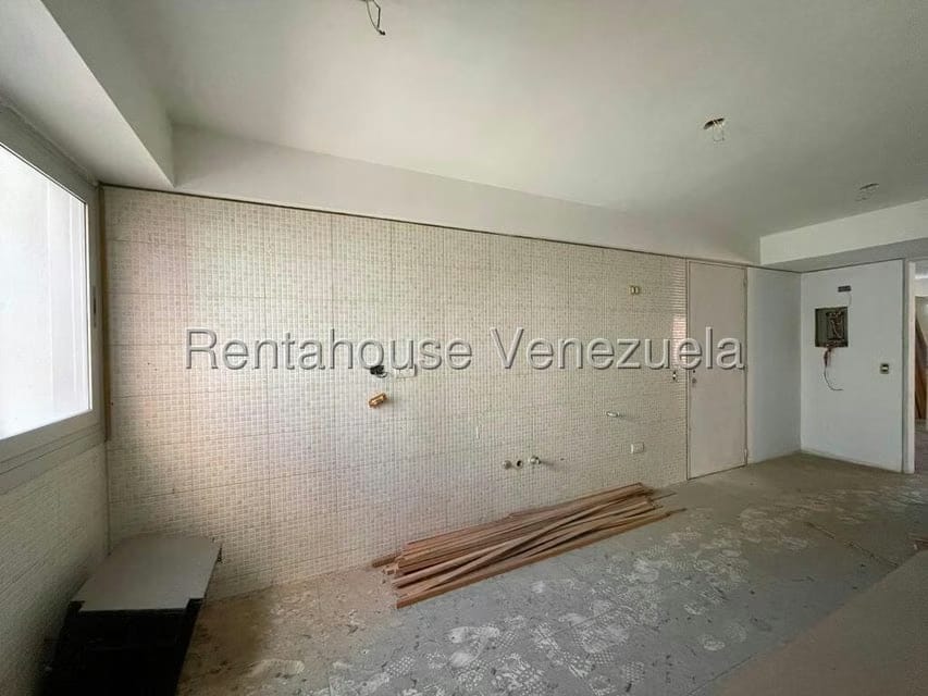 Apartamento (1 Nivel) en Venta en Los Dos Caminos, Distrito Metropolitano - 30