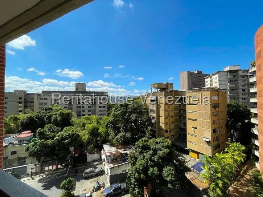 Apartamento (1 Nivel) en Venta en Los Dos Caminos, Distrito Metropolitano - 4