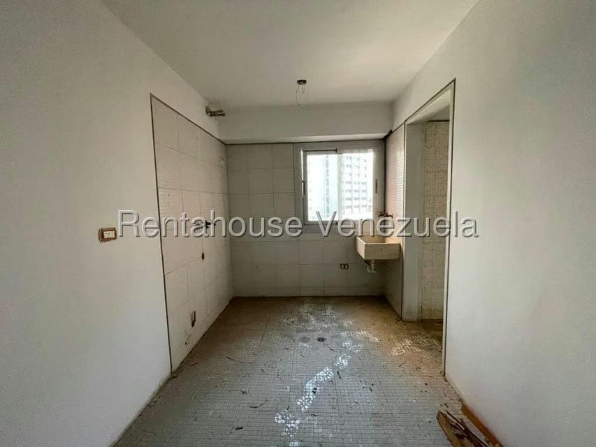 Apartamento (1 Nivel) en Venta en Los Dos Caminos, Distrito Metropolitano - 32