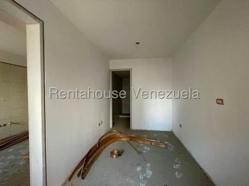 Apartamento (1 Nivel) en Venta en Los Dos Caminos, Distrito Metropolitano - 33