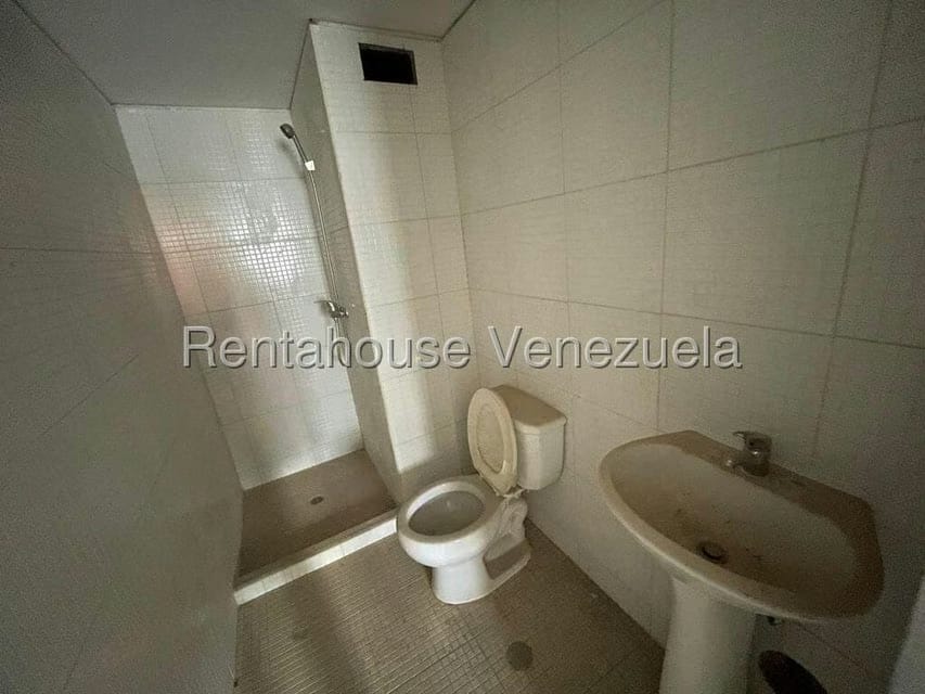 Apartamento (1 Nivel) en Venta en Los Dos Caminos, Distrito Metropolitano - 34