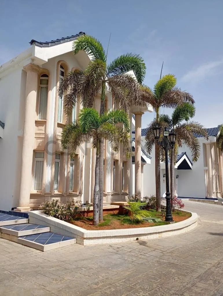 En venta Townhouse de Lujo en Conjunto cerrado - 2
