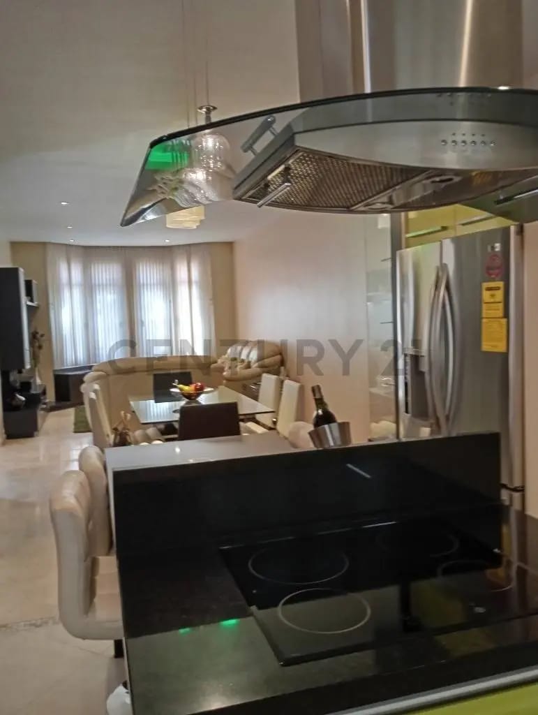 En venta Townhouse de Lujo en Conjunto cerrado - 12
