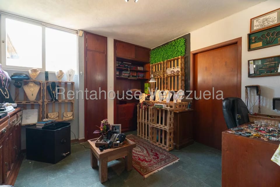 Casa (Multipes Niveles) en Venta en Los Geranios, Distrito Metropolitano - 11
