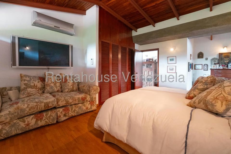Casa (Multipes Niveles) en Venta en Los Geranios, Distrito Metropolitano - 30