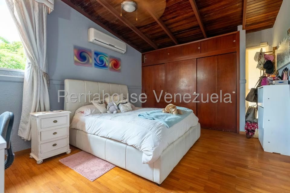 Casa (Multipes Niveles) en Venta en Los Geranios, Distrito Metropolitano - 38