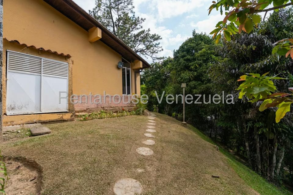 Casa (Multipes Niveles) en Venta en Los Geranios, Distrito Metropolitano - 45