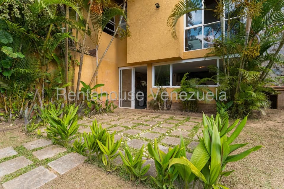 Casa (Multipes Niveles) en Venta en Los Geranios, Distrito Metropolitano - 50