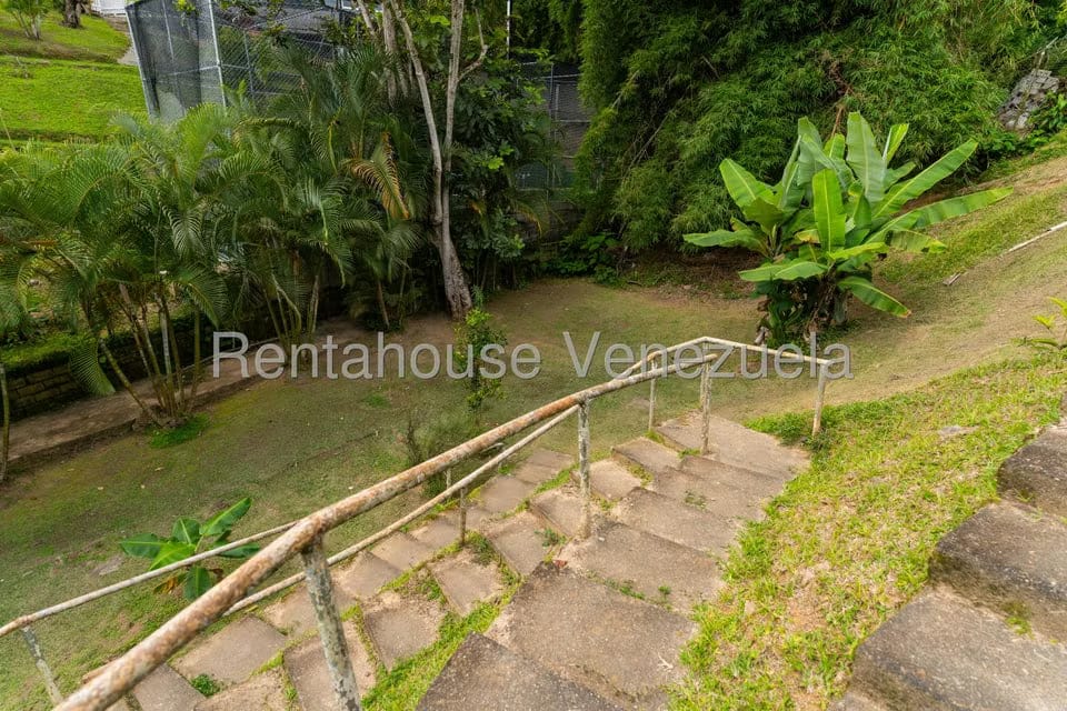Casa (Multipes Niveles) en Venta en Los Geranios, Distrito Metropolitano - 52