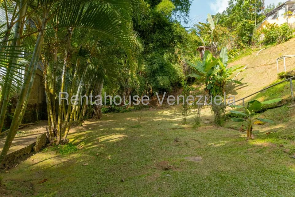 Casa (Multipes Niveles) en Venta en Los Geranios, Distrito Metropolitano - 55