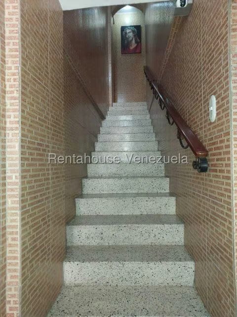 Apartamento (Multiples Niveles) en Venta en Catia, Distrito Metropolitano - 2