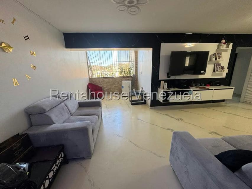 Apartamento (1 Nivel) en Venta en Prados del Este, Distrito Metropolitano - 2