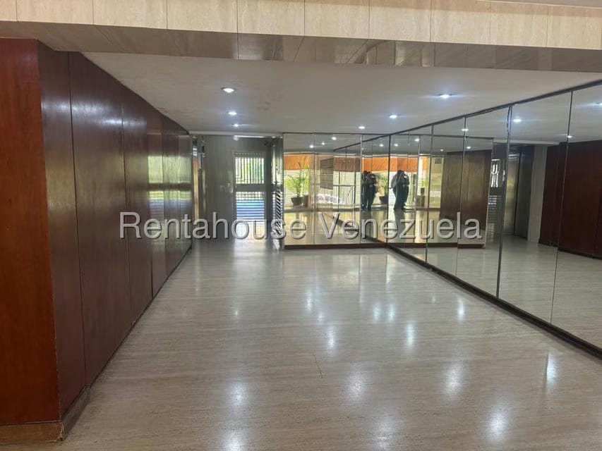 Apartamento (1 Nivel) en Venta en Prados del Este, Distrito Metropolitano - 22