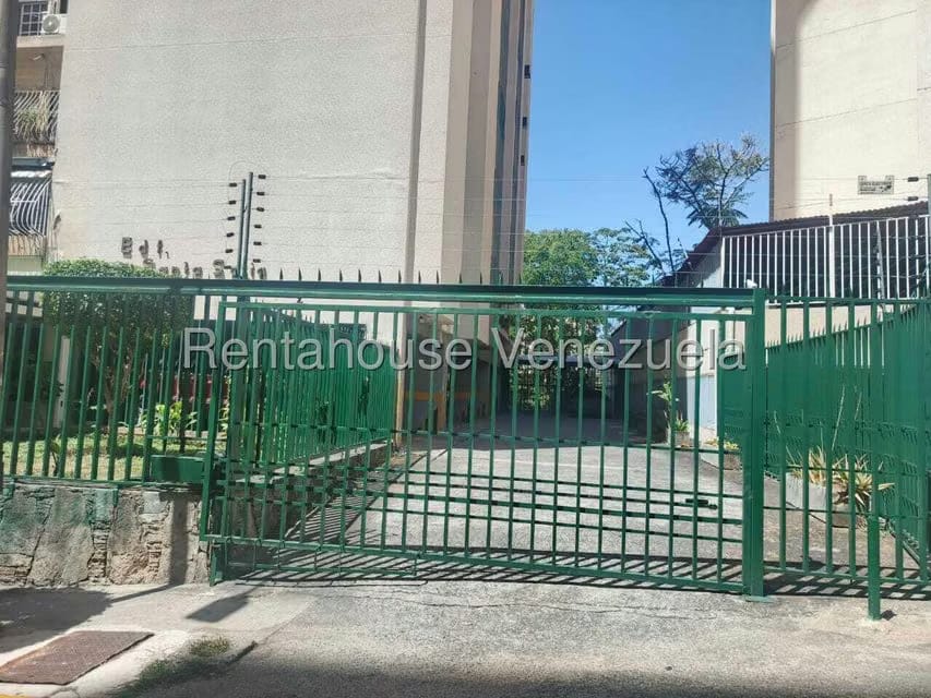 Apartamento (1 Nivel) en Venta en Prados del Este, Distrito Metropolitano - 23