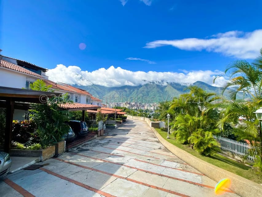 Casa (Multipes Niveles) en Alquiler en Macaracuay, Distrito Metropolitano