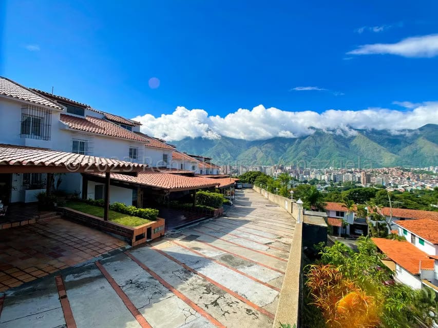 Casa (Multipes Niveles) en Alquiler en Macaracuay, Distrito Metropolitano - 2