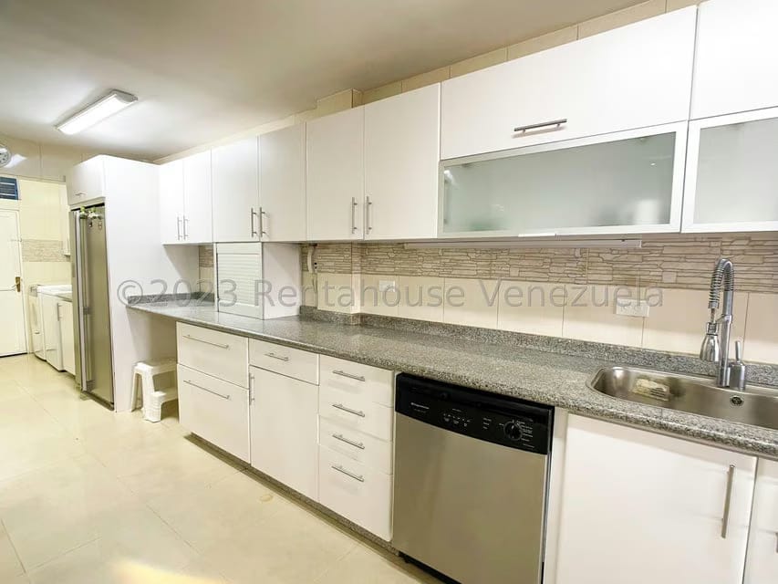 Casa (Multipes Niveles) en Alquiler en Macaracuay, Distrito Metropolitano - 11