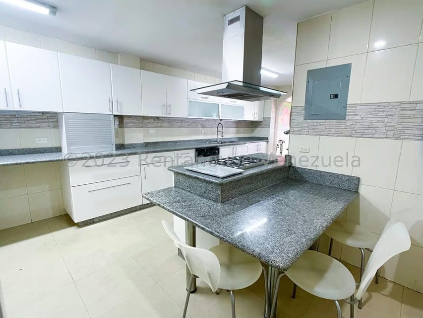 Casa (Multipes Niveles) en Alquiler en Macaracuay, Distrito Metropolitano - 12
