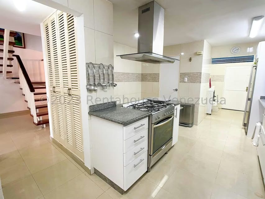 Casa (Multipes Niveles) en Alquiler en Macaracuay, Distrito Metropolitano - 15
