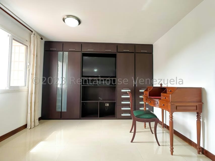 Casa (Multipes Niveles) en Alquiler en Macaracuay, Distrito Metropolitano - 23