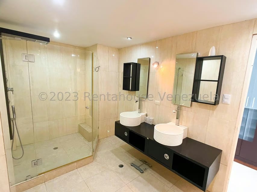 Casa (Multipes Niveles) en Alquiler en Macaracuay, Distrito Metropolitano - 27