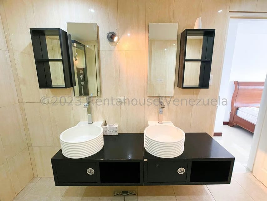 Casa (Multipes Niveles) en Alquiler en Macaracuay, Distrito Metropolitano - 28