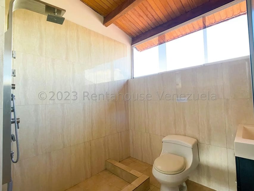Casa (Multipes Niveles) en Alquiler en Macaracuay, Distrito Metropolitano - 30