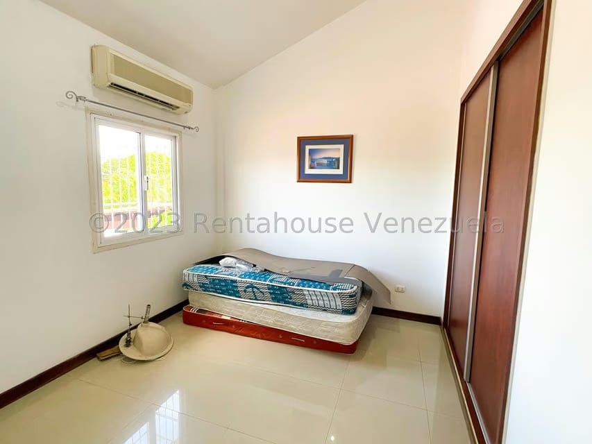 Casa (Multipes Niveles) en Alquiler en Macaracuay, Distrito Metropolitano - 36