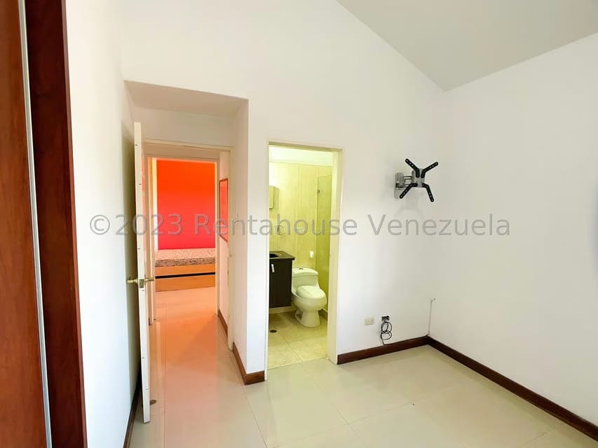 Casa (Multipes Niveles) en Alquiler en Macaracuay, Distrito Metropolitano - 37