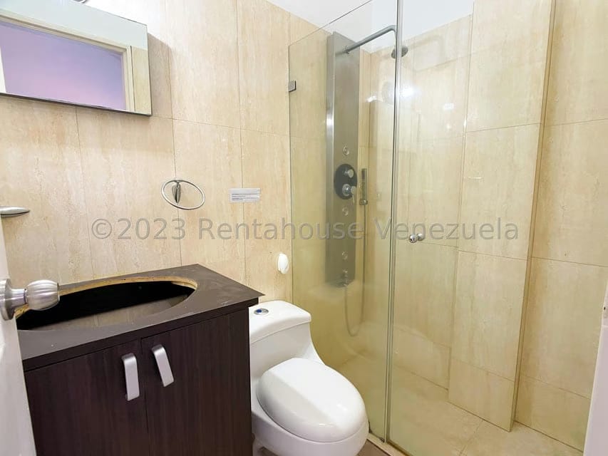 Casa (Multipes Niveles) en Alquiler en Macaracuay, Distrito Metropolitano - 38
