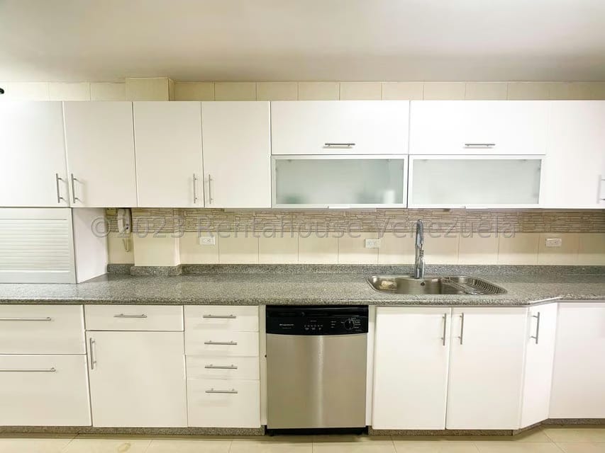 Casa (Multipes Niveles) en Alquiler en Macaracuay, Distrito Metropolitano - 10