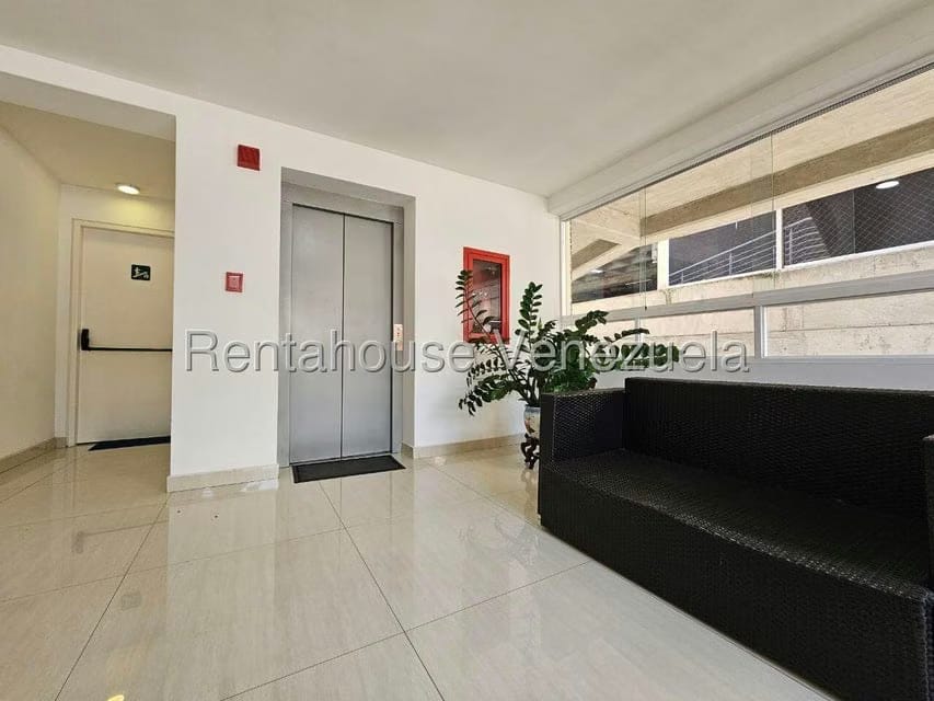 Apartamento (1 Nivel) en Venta en Los Naranjos del Cafetal, Distrito Metropolitano - 2