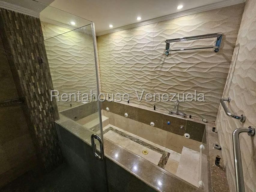 Apartamento (1 Nivel) en Venta en Los Naranjos del Cafetal, Distrito Metropolitano - 32