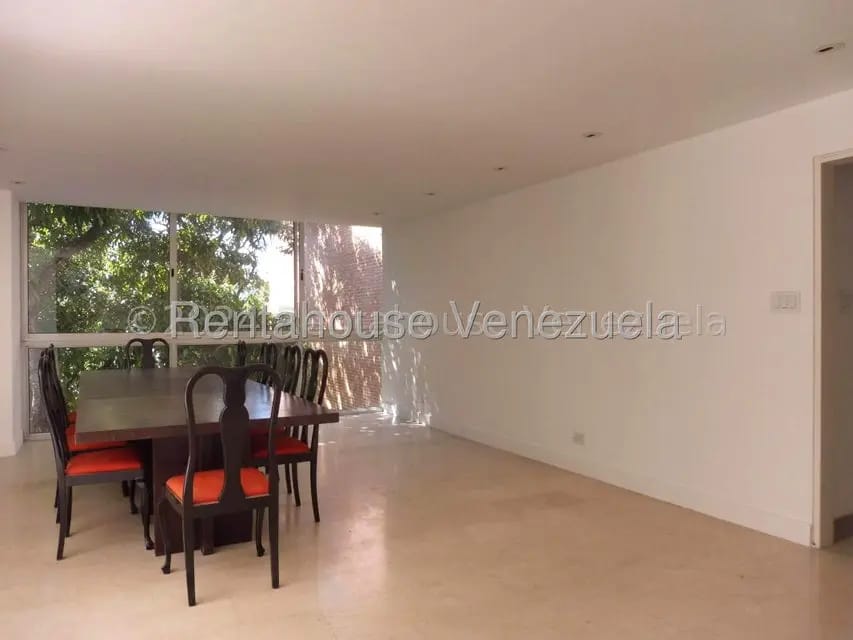 Apartamento (1 Nivel) en Alquiler en Los Chorros, Distrito Metropolitano - 11
