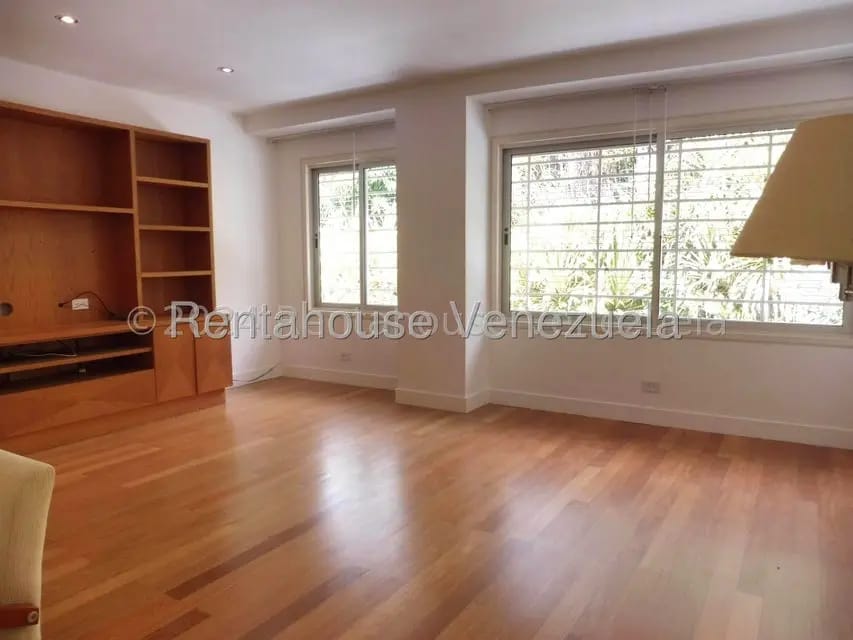 Apartamento (1 Nivel) en Alquiler en Los Chorros, Distrito Metropolitano - 13