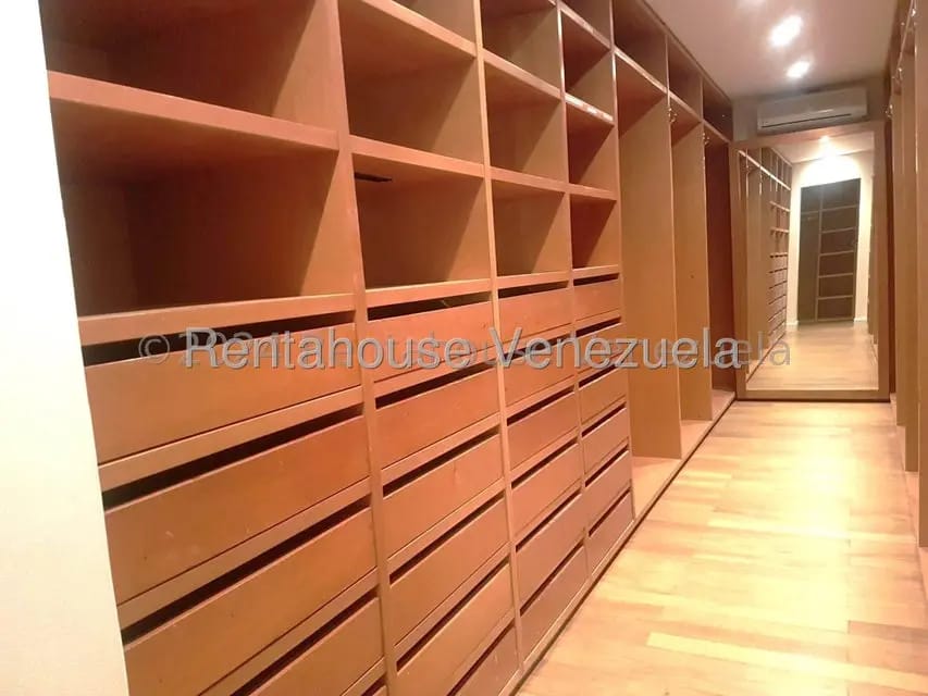 Apartamento (1 Nivel) en Alquiler en Los Chorros, Distrito Metropolitano - 14