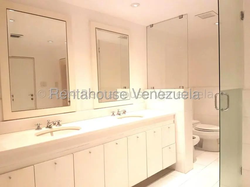 Apartamento (1 Nivel) en Alquiler en Los Chorros, Distrito Metropolitano - 16