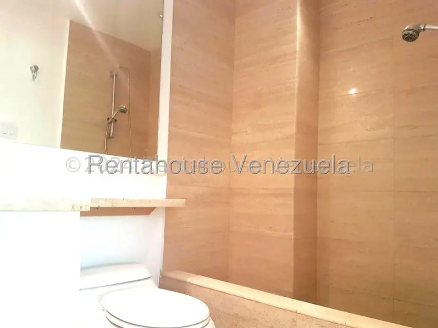 Apartamento (1 Nivel) en Alquiler en Los Chorros, Distrito Metropolitano - 19