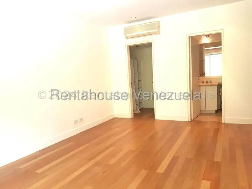 Apartamento (1 Nivel) en Alquiler en Los Chorros, Distrito Metropolitano - 21